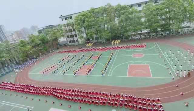 小学最流行的团体操视频_小学体操团身运动_小学生团体操动作